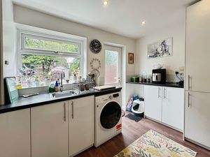 Kitchen- click for photo gallery